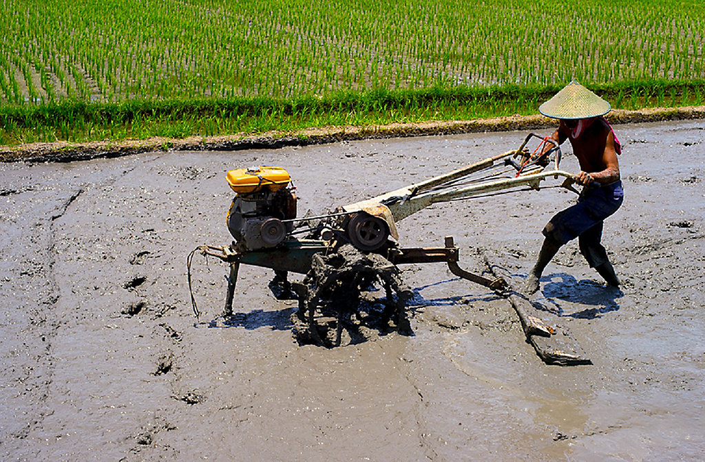 Alat Bantu Petani Garap Lahan